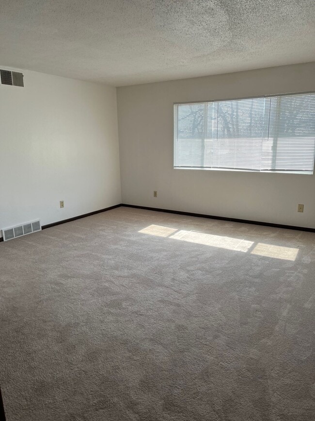 Robinwood Apartments in Hiawatha, IA - Foto de edificio - Building Photo