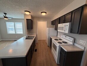 9604 Elgin Ave in Lubbock, TX - Foto de edificio - Building Photo