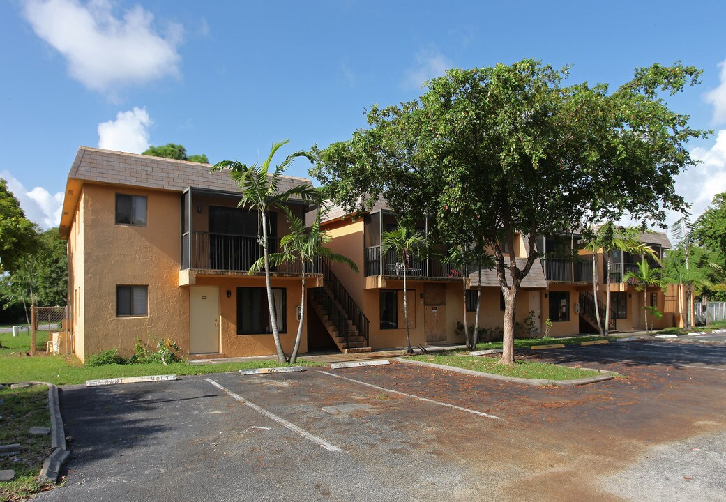 1005-1045 S Flagler Ave in Pompano Beach, FL - Foto de edificio