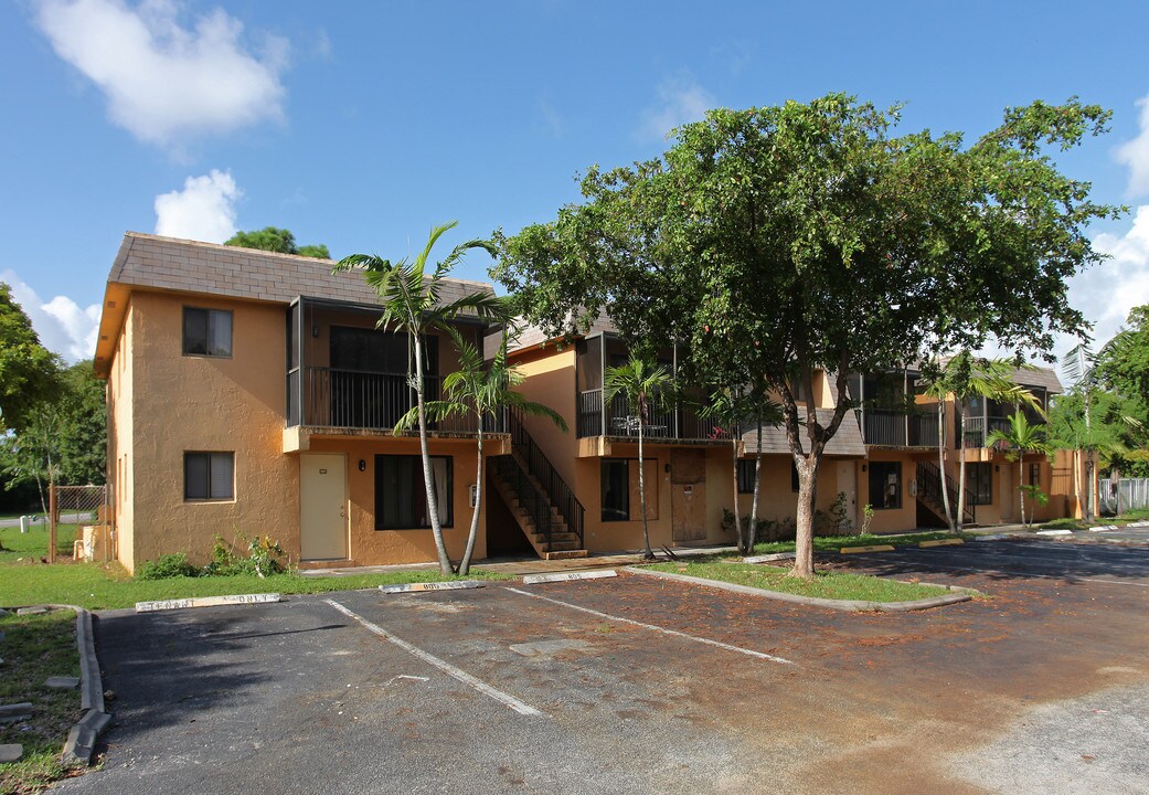 1005-1045 S Flagler Ave in Pompano Beach, FL - Building Photo