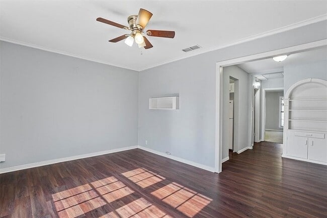 210 W Willingham St in Cleburne, TX - Foto de edificio - Building Photo