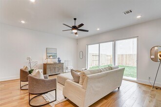 7818 Janak Dr in Houston, TX - Building Photo - Building Photo
