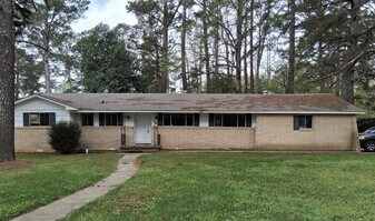 1933 Wisteria Dr in Jackson, MS - Building Photo