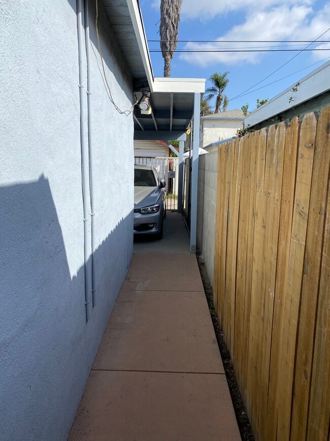 3676 3rd Ave, Unit C in Los Angeles, CA - Building Photo - Building Photo