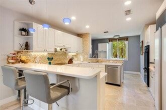 13636 Deering Bay Dr in Coral Gables, FL - Building Photo - Building Photo