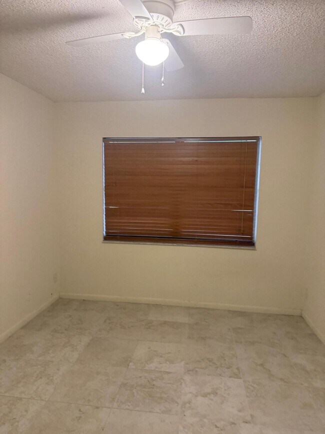 4394 NW 9th Ave in Pompano Beach, FL - Building Photo - Building Photo
