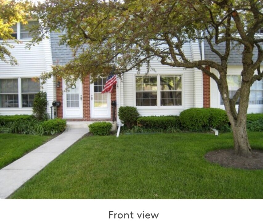 845 Country Club Dr in Libertyville, IL - Building Photo