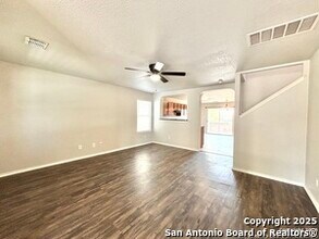 6910 Lunar Way in Converse, TX - Building Photo - Building Photo