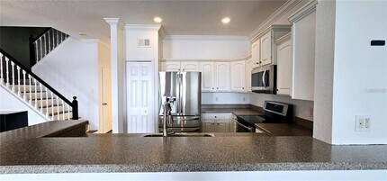 8211 118th Ave N in Largo, FL - Foto de edificio - Building Photo