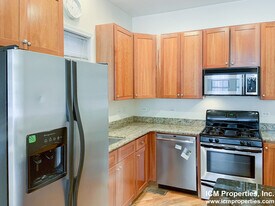 2510 N Southport Ave, Unit 2715 in Chicago, IL - Building Photo