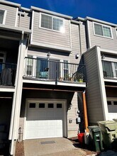 15170 NW Fig Ln in Portland, OR - Building Photo - Building Photo