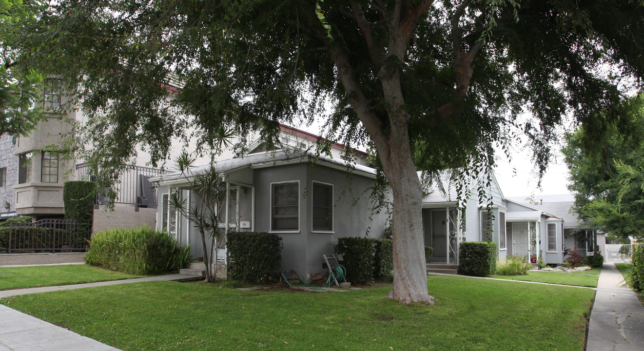 606 E Providencia Ave in Burbank, CA - Building Photo