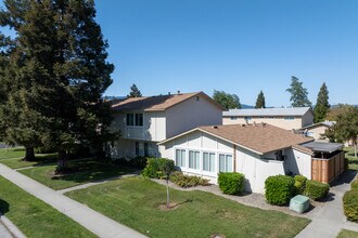 5529 Entrada Cedros in San Jose, CA - Building Photo - Building Photo