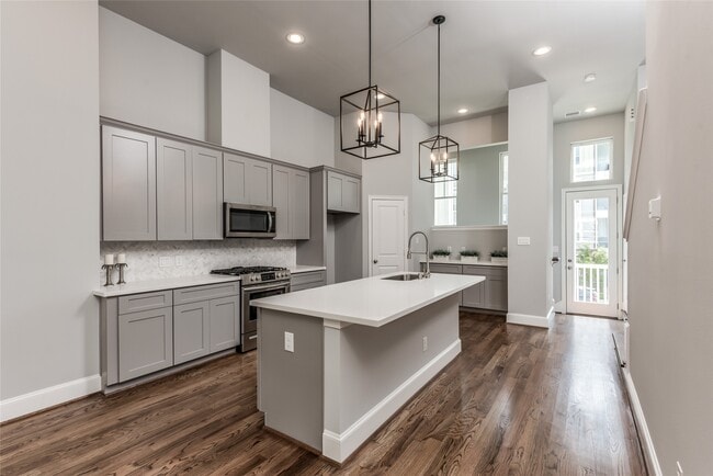 property at 605 W 24th St