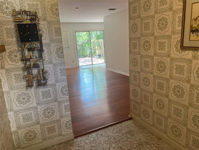 703 NE 5th Pl in Gainesville, FL - Building Photo - Building Photo
