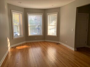 2744 W Cortland St in Chicago, IL - Foto de edificio - Building Photo