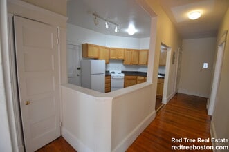 1595 Beacon St, Unit 4 in Brookline, MA - Foto de edificio - Building Photo