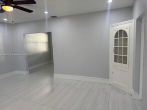 2233 NE 173rd St in North Miami Beach, FL - Building Photo - Building Photo