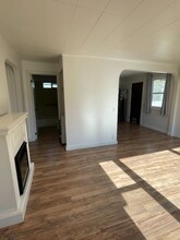 910 Valley View Dr in Medford, OR - Building Photo - Building Photo