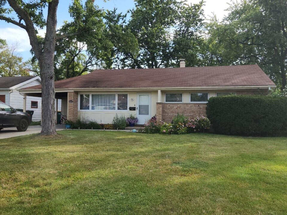 1111 Midway Rd in Northbrook, IL - Foto de edificio