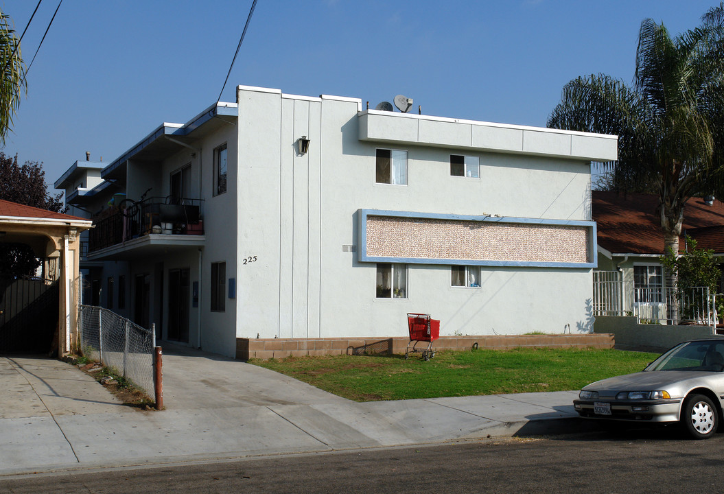 225 W Kelso St in Inglewood, CA - Building Photo