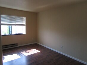 1460 Parkway Dr in Rohnert Park, CA - Building Photo - Building Photo