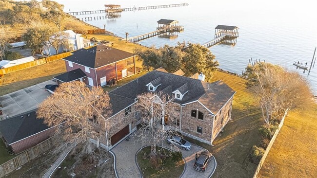 property at 2011 Crescent Dr