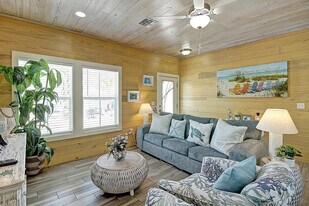 1617 S Station St in Port Aransas, TX - Building Photo