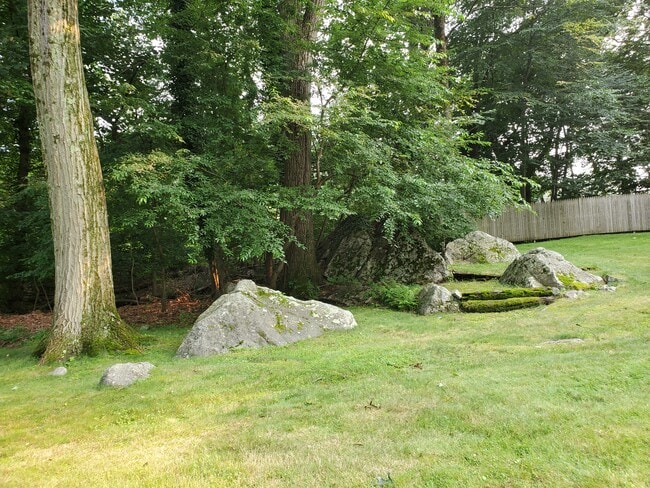 43 Arnold Ln in Norwalk, CT - Foto de edificio - Building Photo