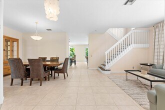 7061 Chesapeake Cir in Boynton Beach, FL - Foto de edificio - Building Photo