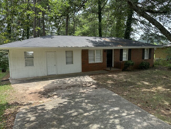 5884 Ash St in Forest Park, GA - Building Photo - Building Photo