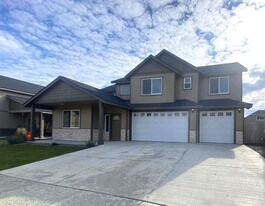 2104 W Sunnyview Ln in Ellensburg, WA - Building Photo