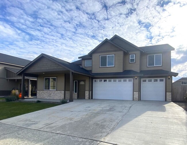 property at 2104 W Sunnyview Ln