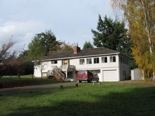 Redwood Gardens in Coquille, OR - Foto de edificio