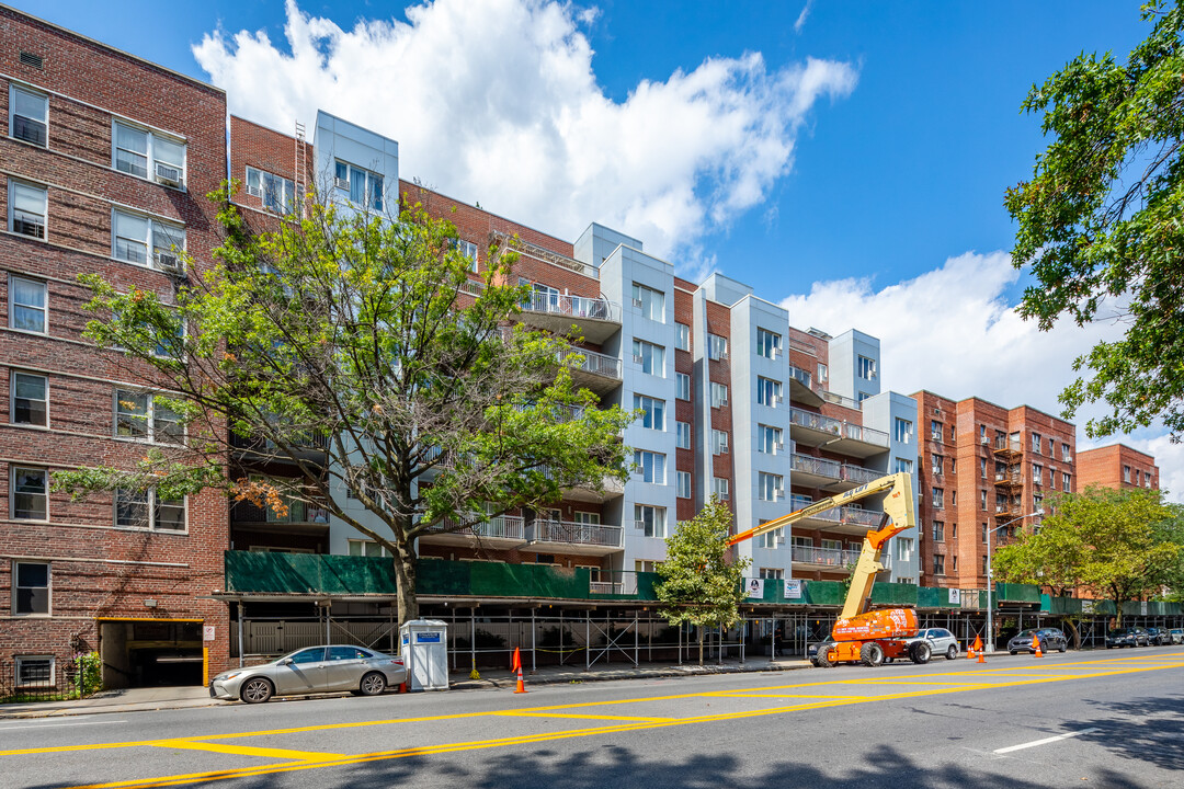 Waterfalls in Brooklyn, NY - Building Photo