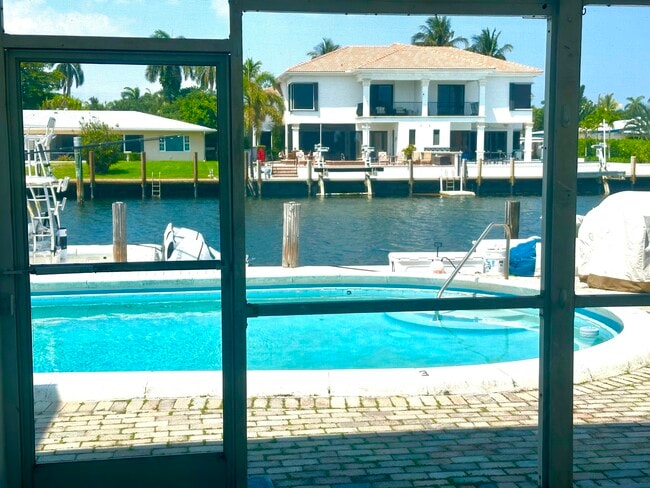 2735 NE 28th Ct in Lighthouse Point, FL - Building Photo - Building Photo