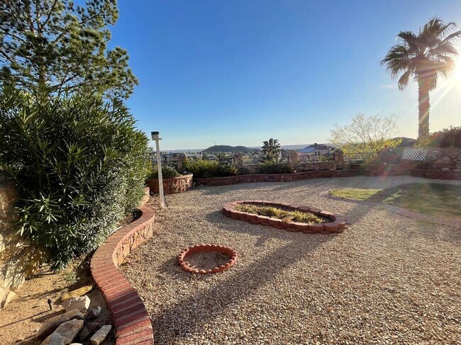 7312 Camino Del Sol Dr in El Paso, TX - Foto de edificio - Building Photo