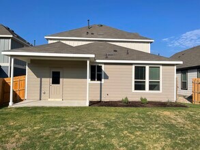 1616 Holly Lk Dr in Leander, TX - Building Photo - Building Photo