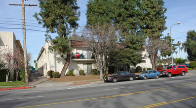 7107 Kester Ave in Van Nuys, CA - Building Photo - Building Photo