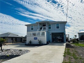 7934 Buccaneer Dr in Fort Myers Beach, FL - Building Photo