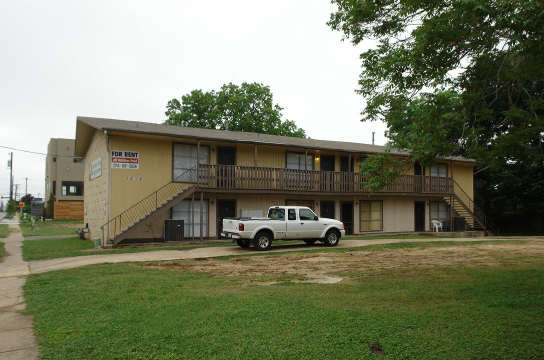 Golden Oaks Apartments in Dallas, TX - Building Photo