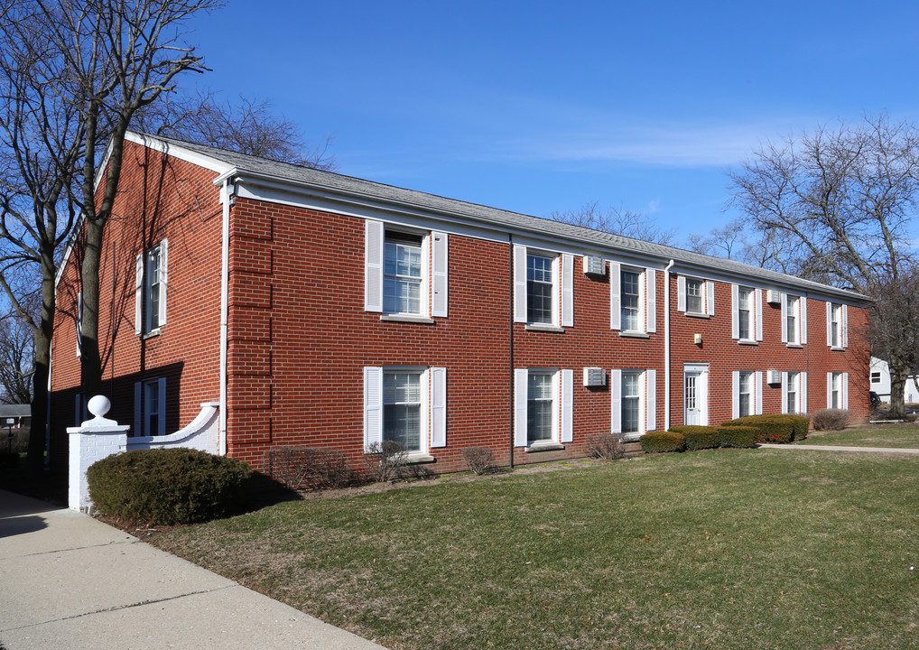 Boulder Hill Apartments in Montgomery, IL - Building Photo