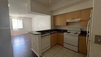 2965 NE 185th St in Miami, FL - Building Photo