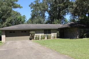 116 Lindsey in Silsbee, TX - Building Photo