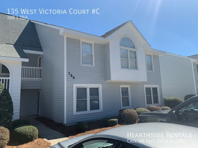 135 W Victoria Ct in Greenville, NC - Building Photo