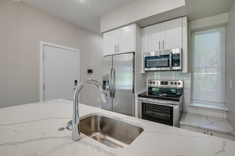 2015 N College Ave in Philadelphia, PA - Building Photo - Interior Photo