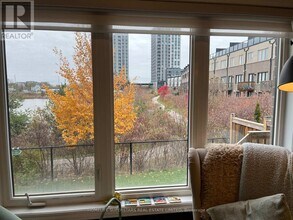 3068 Cascade Common in Oakville, ON - Building Photo - Building Photo