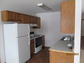 109 3rd St S in Raymond, MN - Building Photo