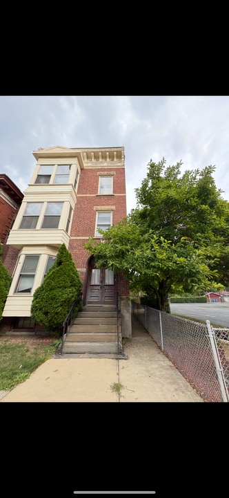 326 3rd St, Unit 2 in Troy, NY - Building Photo