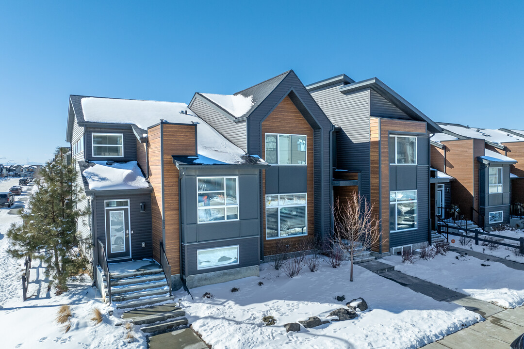 257 Seton Cir SE in Calgary, AB - Building Photo